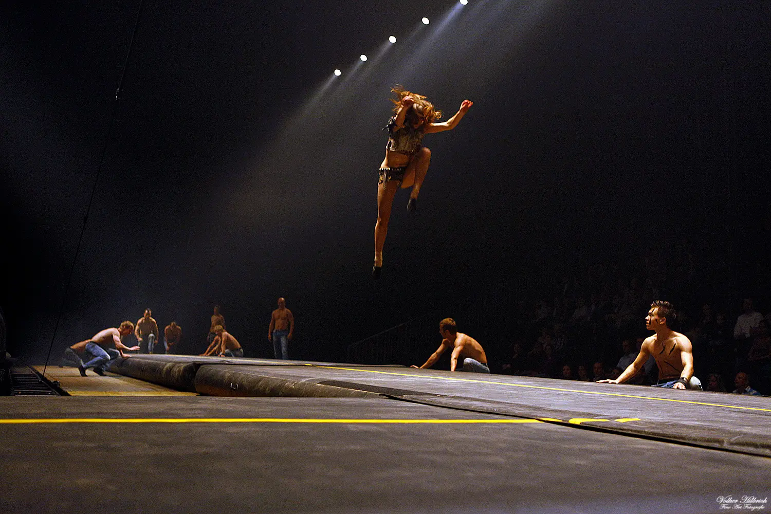 black-airtrack-p3-with-yellow-lines