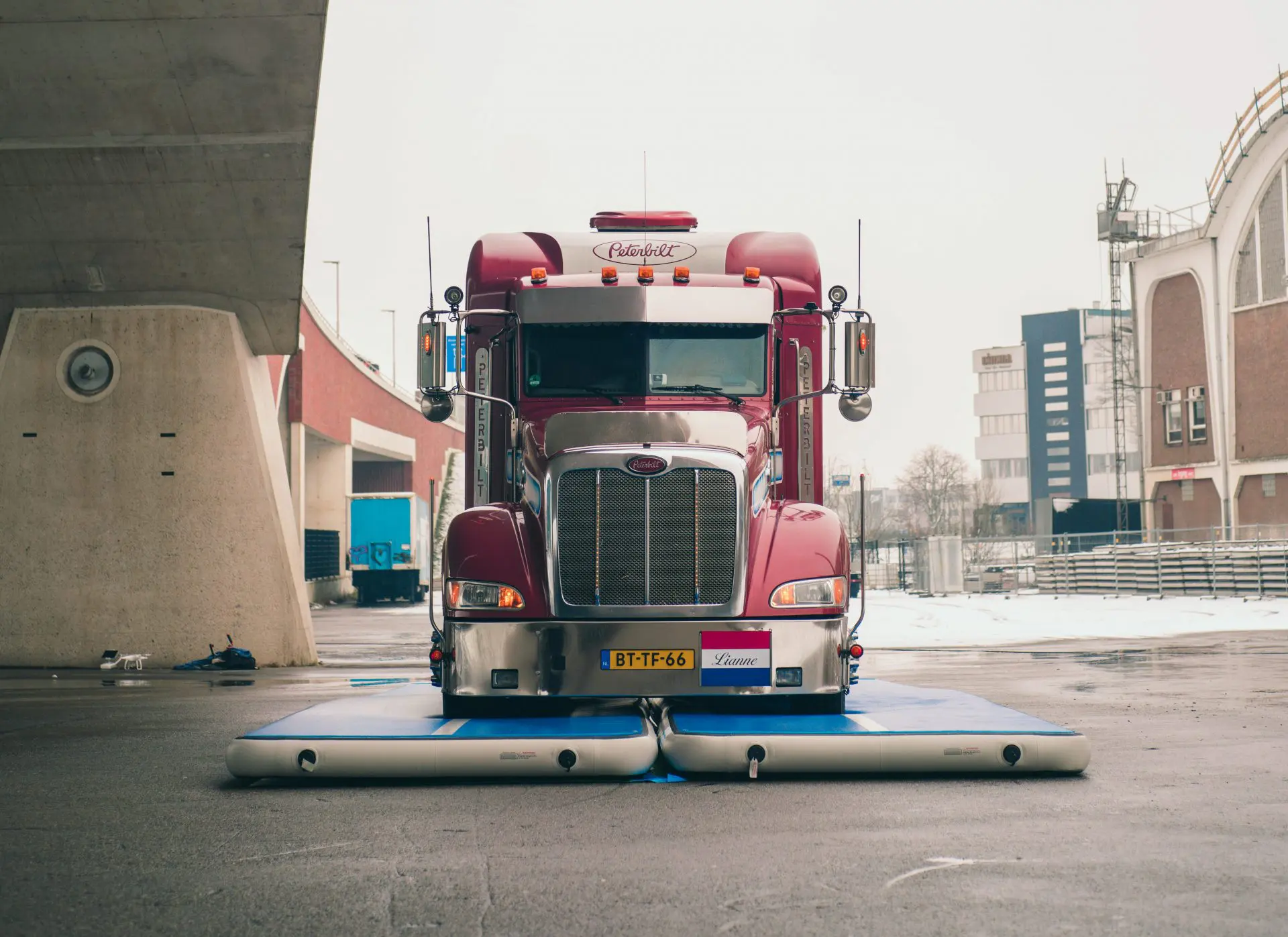 heavy-truck-on-airtrack